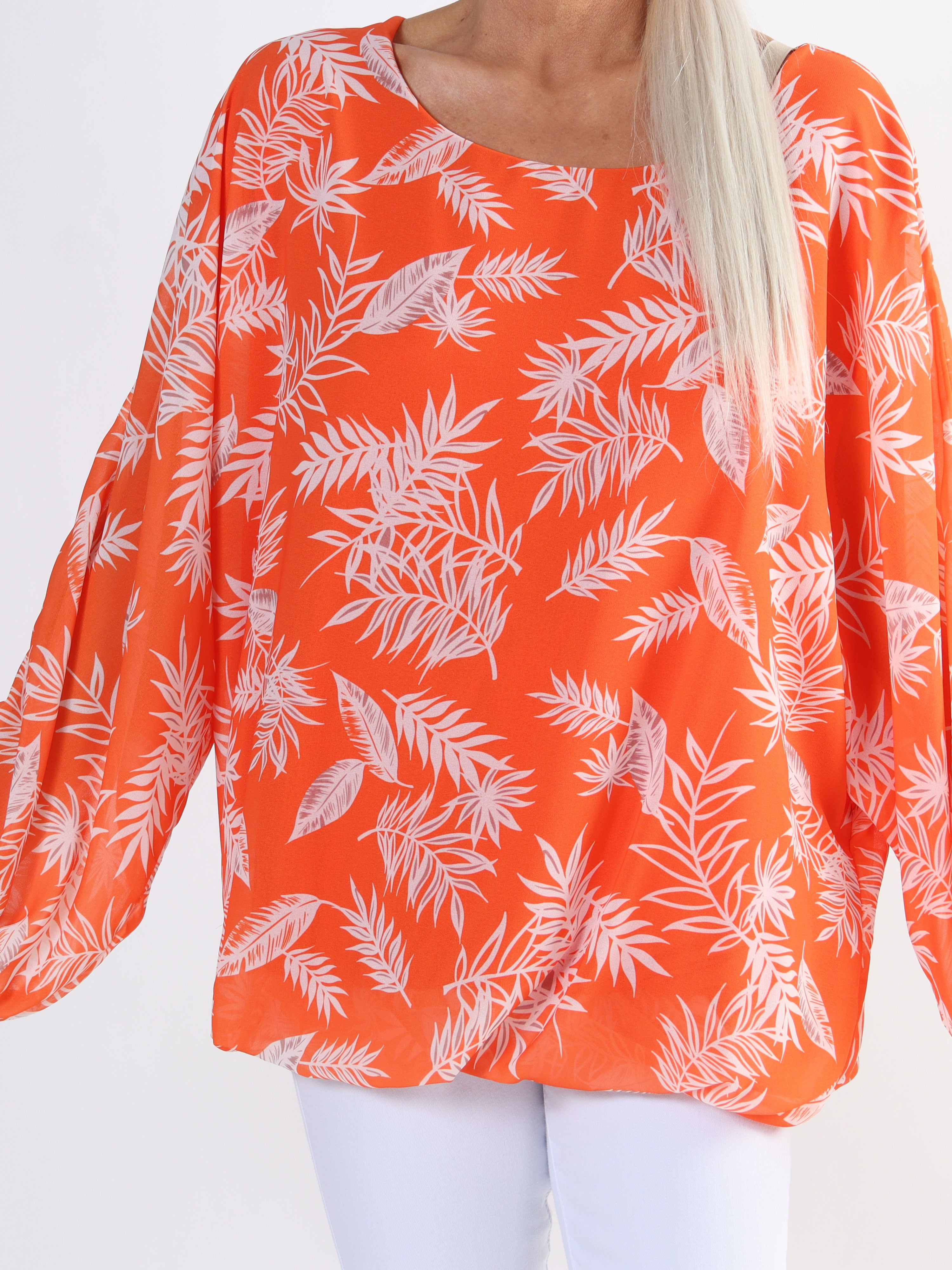 Destiny Leaf - Plus size bluse i chiffon med bladmønster